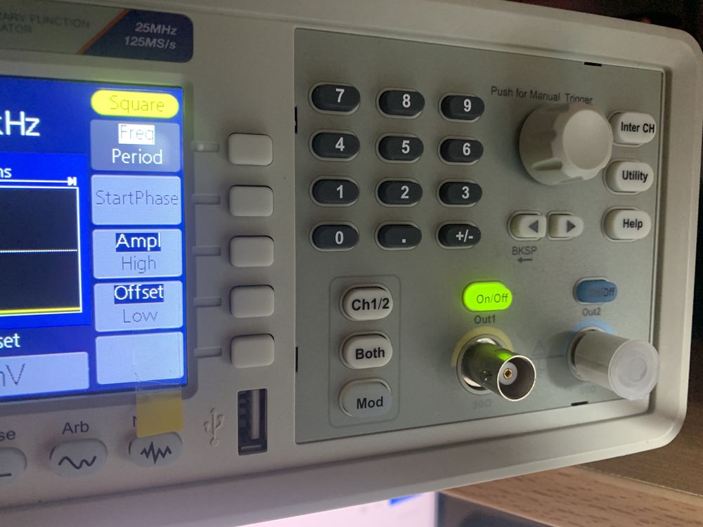 Tektronix AFG 1022 generator funkcji 25MHz