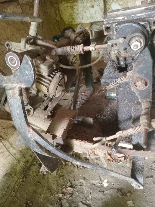 Стрічкова пилорама з колуном.