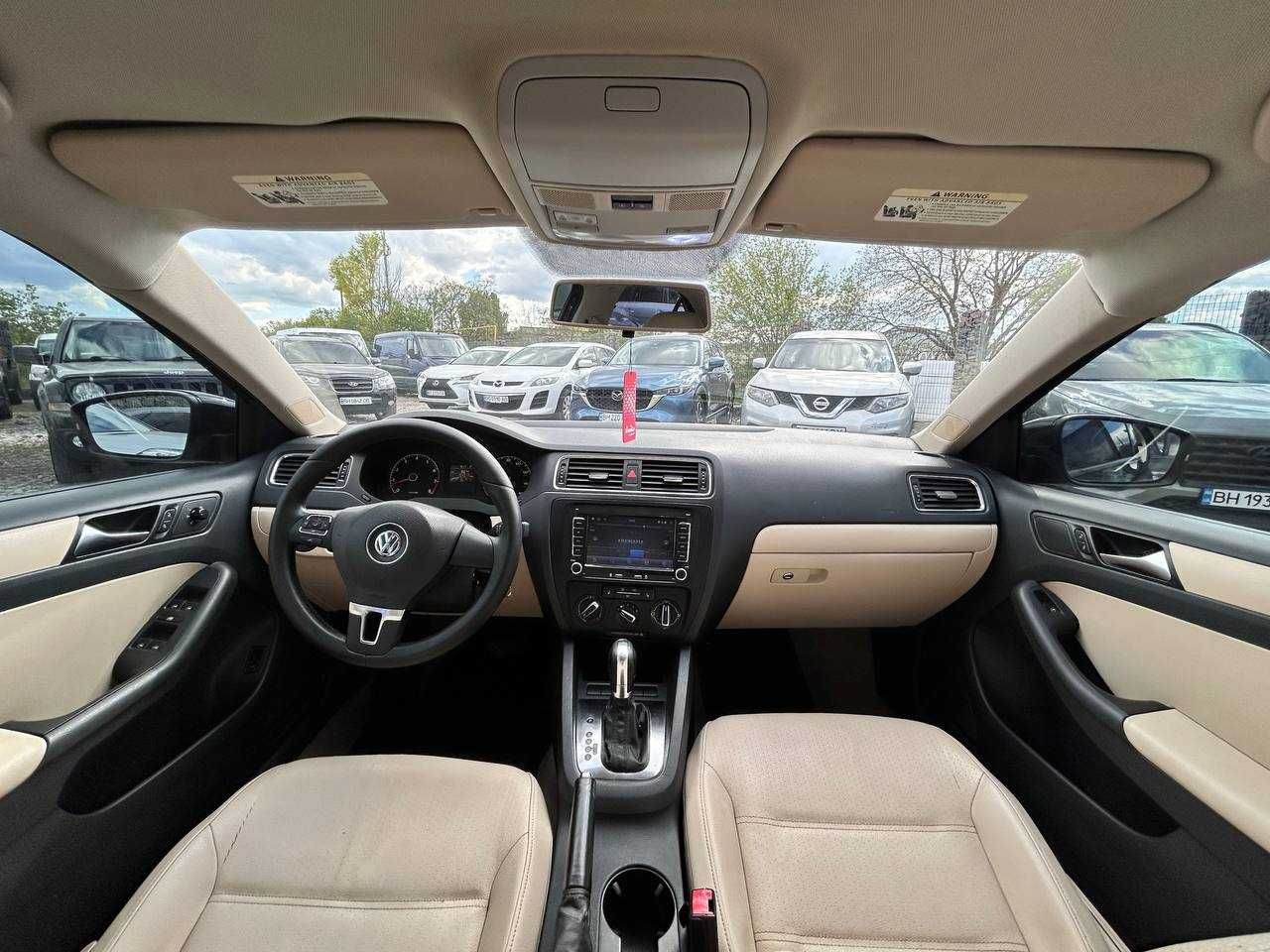 Авто Volkswagen Jetta 2011