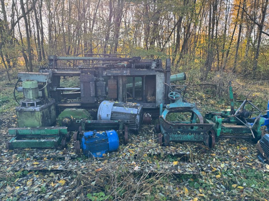 Trak pionowy, gater, wózki, ostrzałka, silniki.