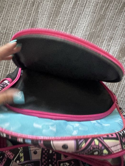Mochila nova dos lol nunca usada de crianca