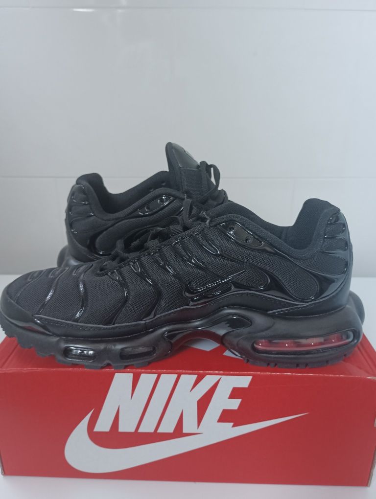 Sapatilhas Nike Air Max Plus TN.  

- Modelo: Air Ma