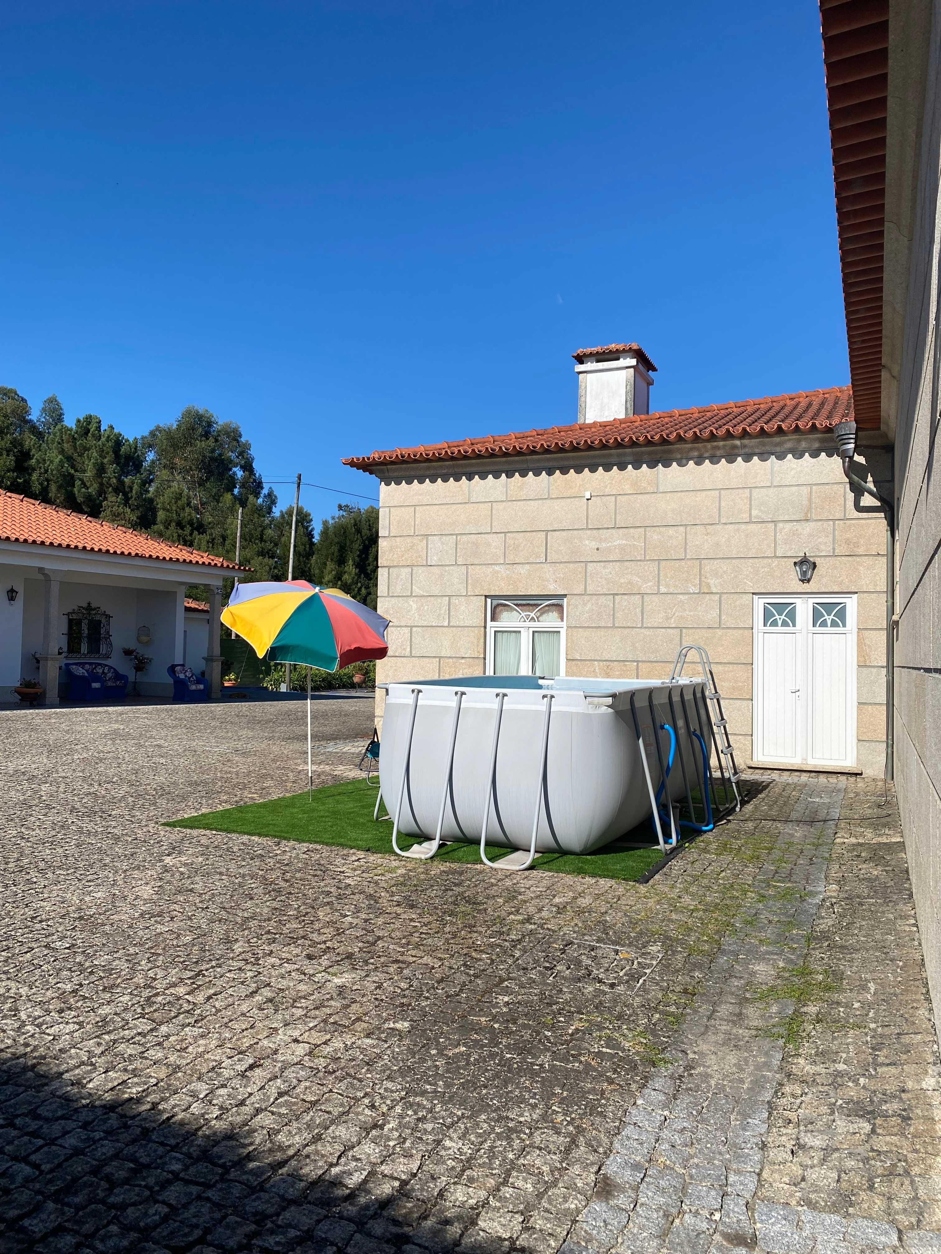 Piscina desmontável de superfície como nova