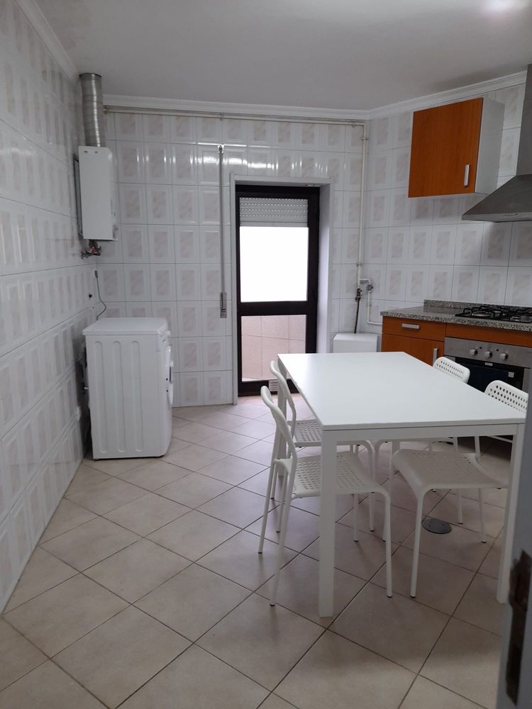 Arrenda-se T2 recuado
