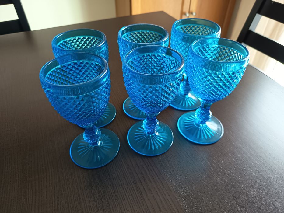Copos bicos azul vista alegre conjunto. Vários.