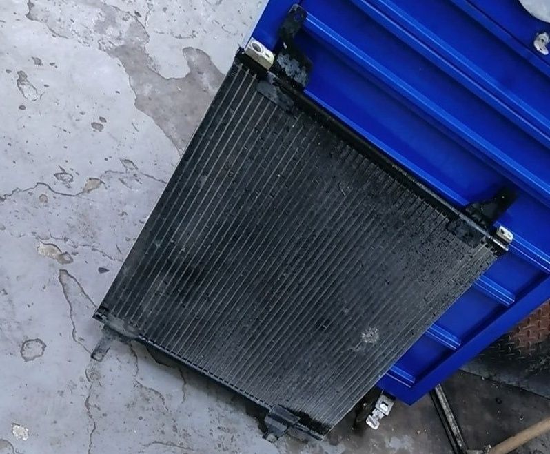 Радіатор  кондиціонера Mercedes ML w163 б/у