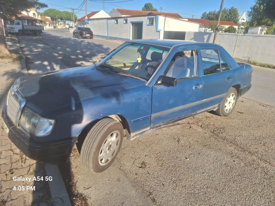 Mercedes - Benz  200D