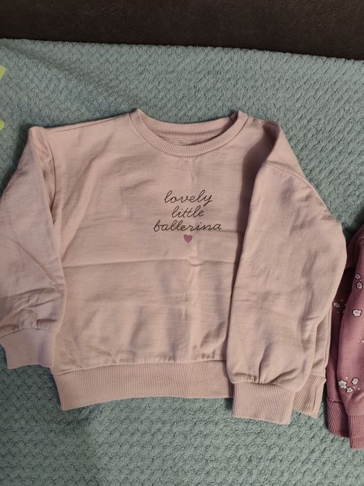 Одяг для дівчинки лосіни,кофти,светри.