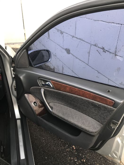 Продаю Mercedes-Benz 200 требует ремонта