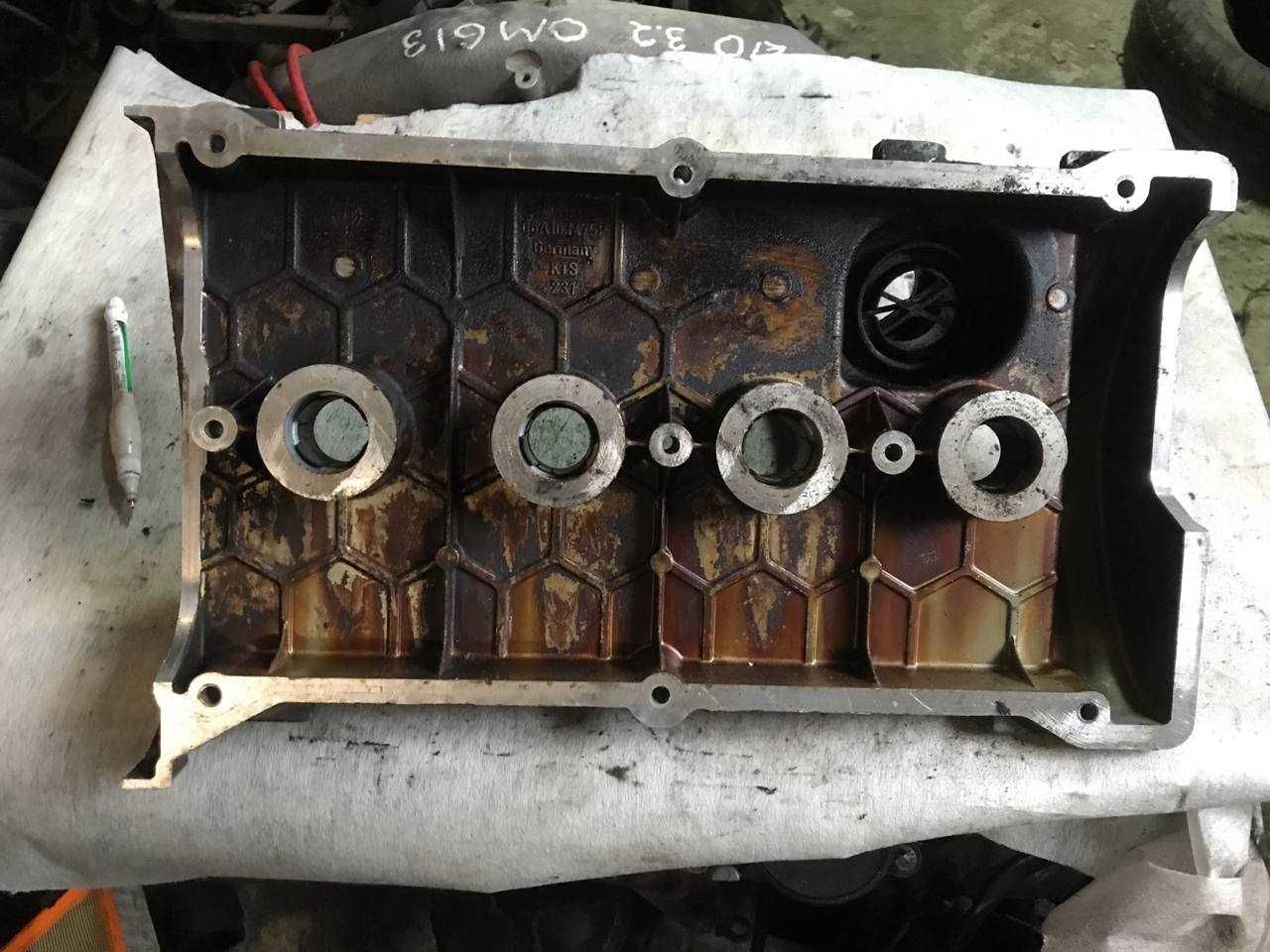 Кришка клапанна клапанная Skoda Octavia 1.8T VW Golf IV 06A103475P
