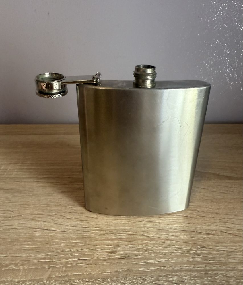 Piersiówka ok 200 ml