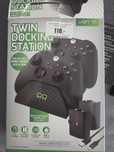 Venom stacja ładujaca baterie pad xbox