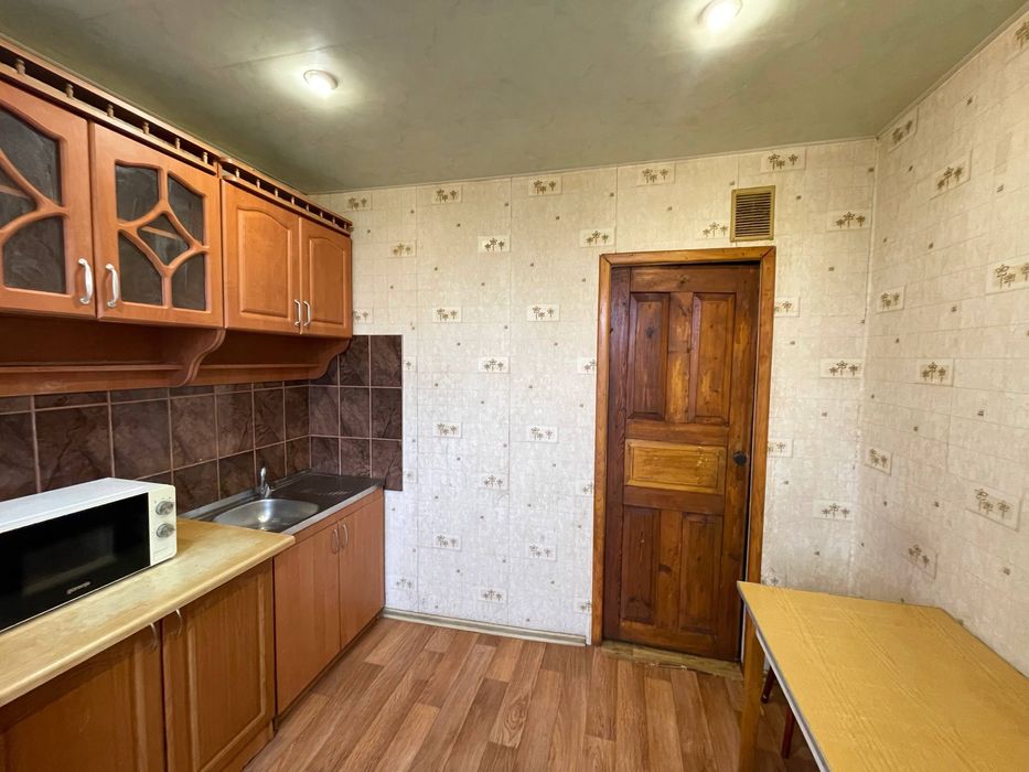 Продам ексклюзивну 3-кім. квартиру Кам’янське, лівий берег 2 мкр.