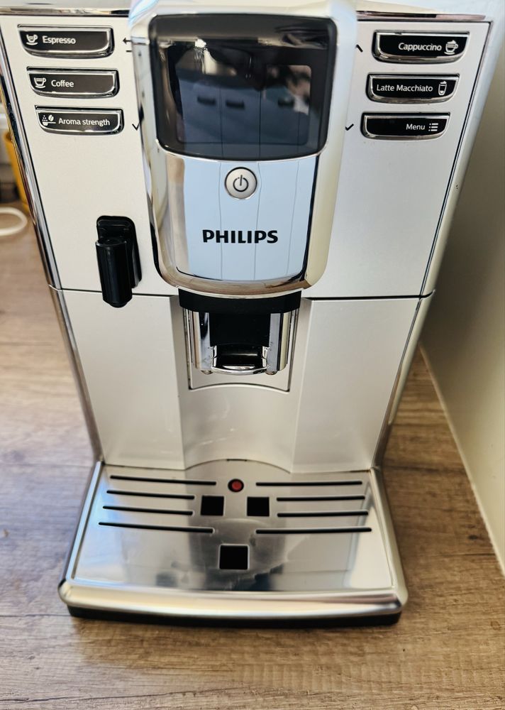 Sprzedam ekspres ciśnieniowy marki Philips EP5333