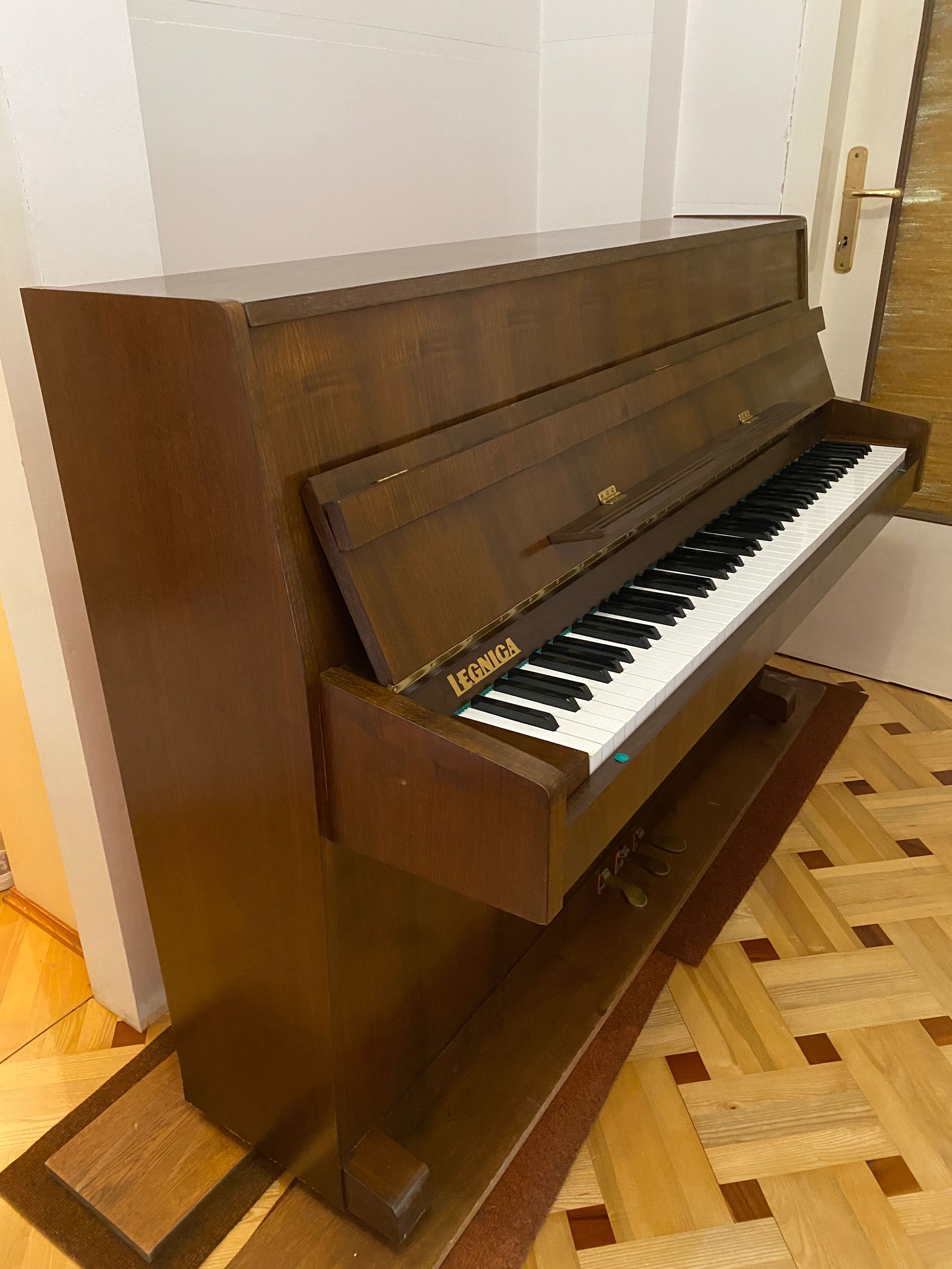 1987 Pianino ,,Legnica” Model: 100A