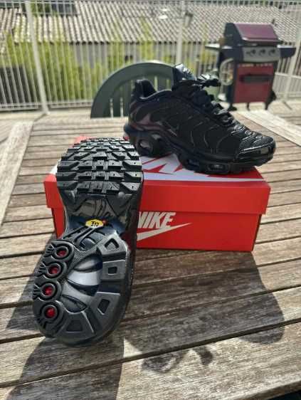 "Buty damskie Trampki"Nike_Air_Max_TN_Plus_czarny R. 44