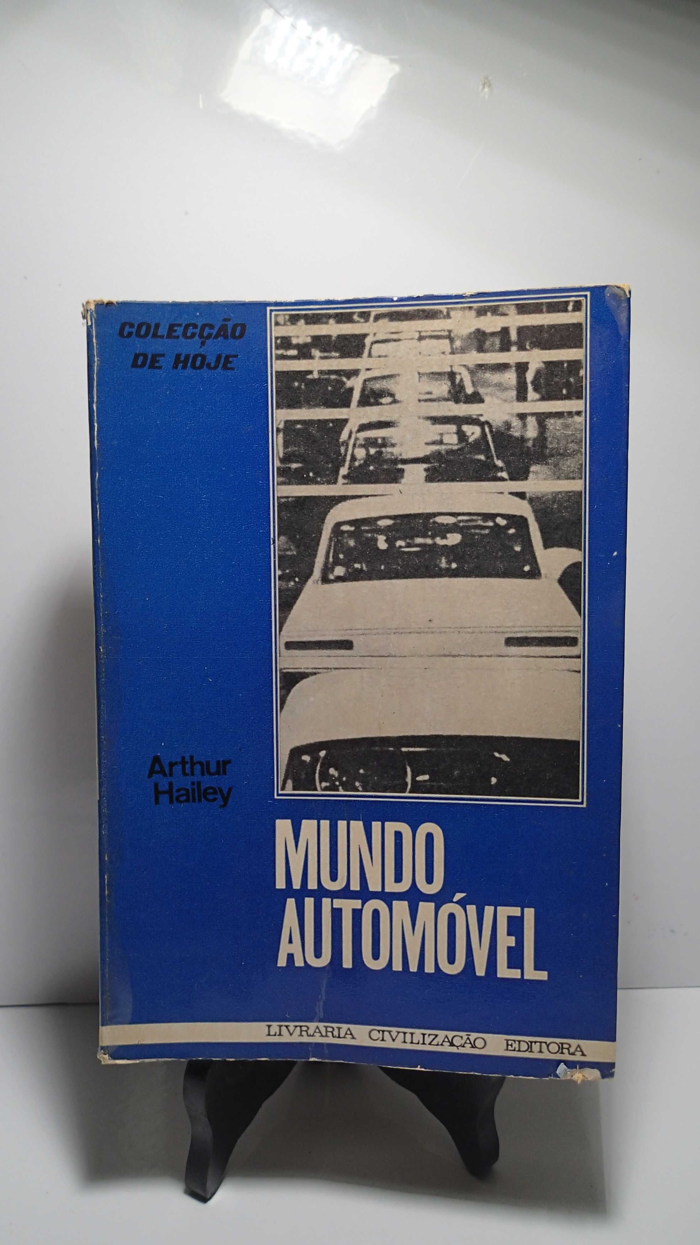 Livro antigo " Mundo Automóvel" de Arthur Hailey