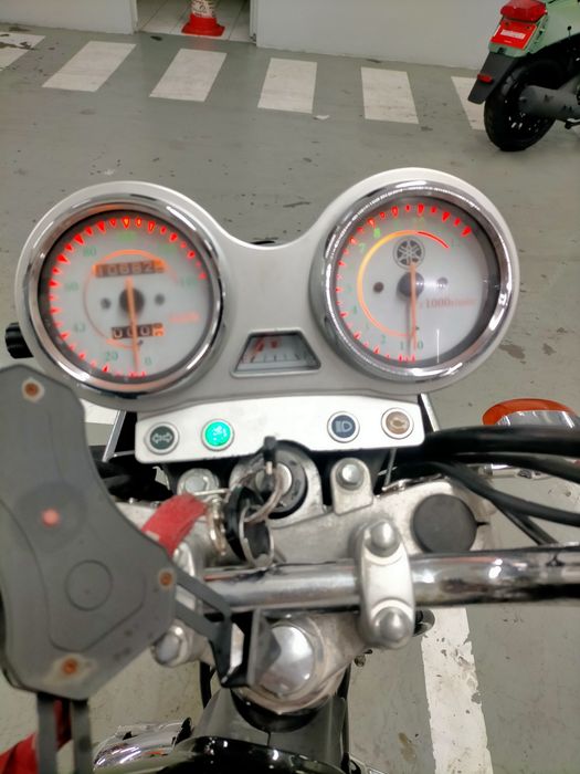 YBR 125 custom 2012 com 10800km