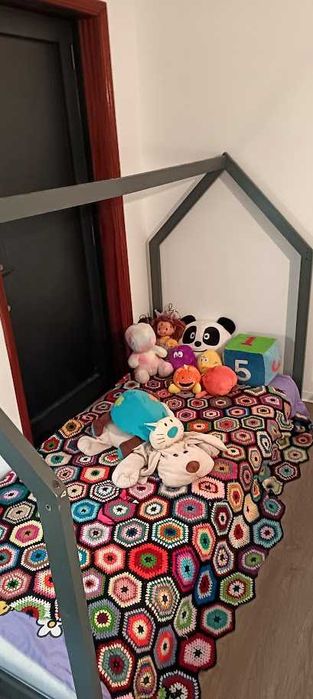Cama criança em forma de casa