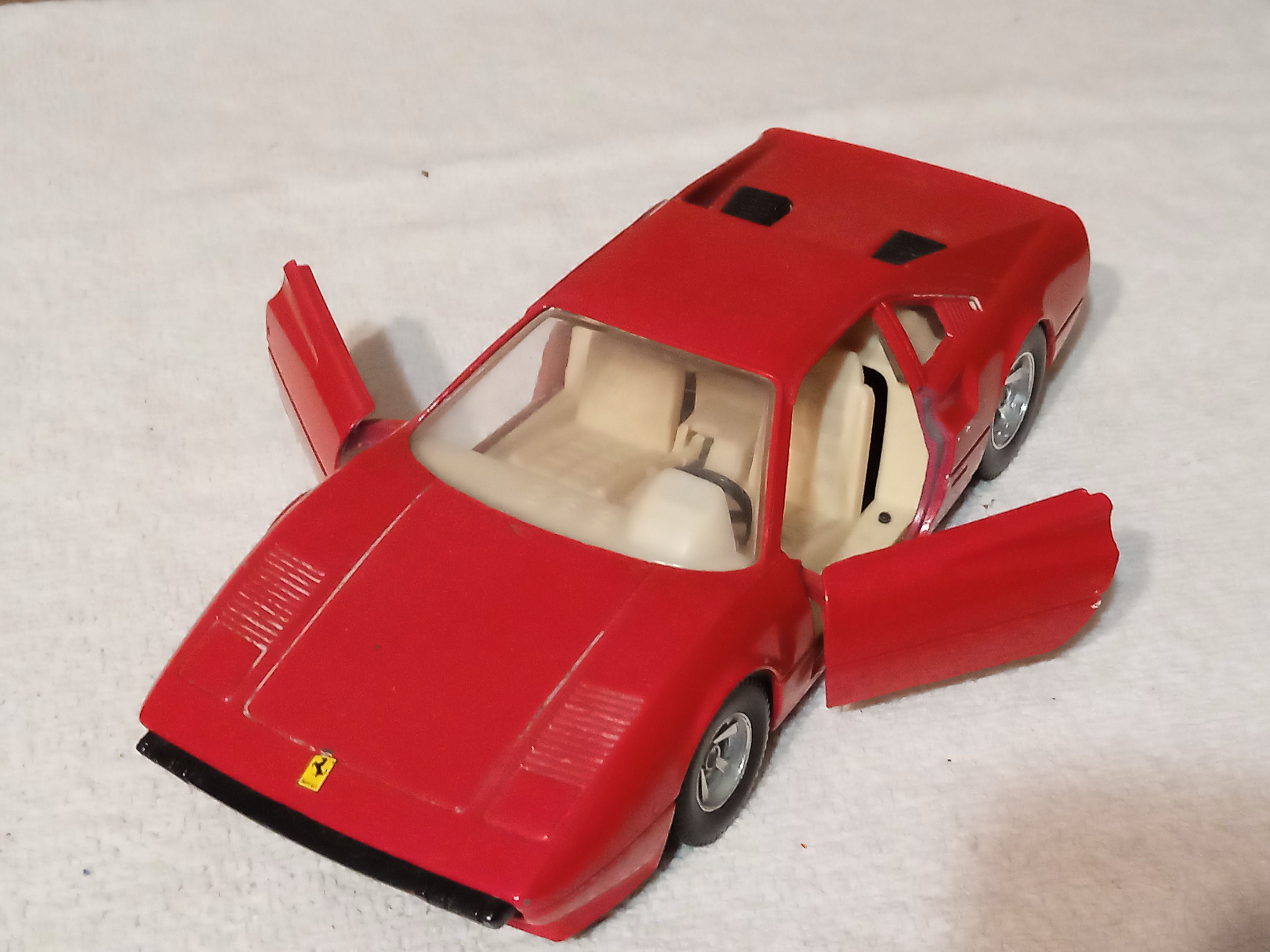 model Ferrari 308 GTB Burago 1/24