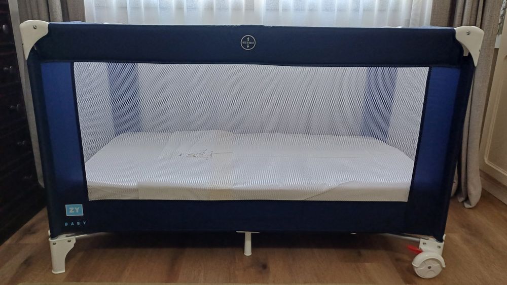 Berço bebé + colchão + lençóis