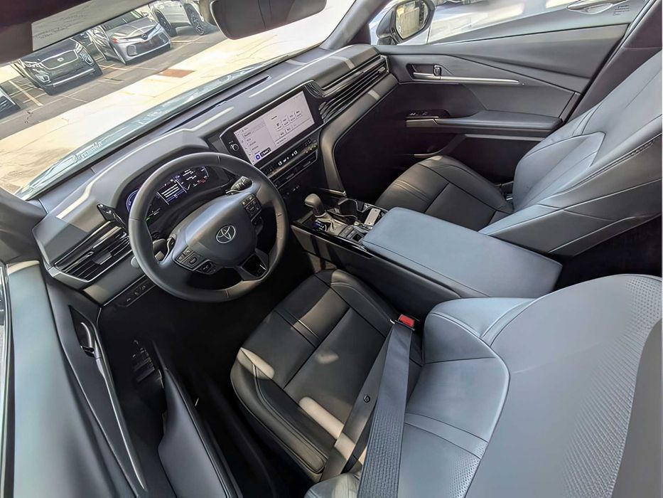 Toyota Camry      2025