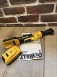 Dewalt DCF512 аккумуляторная угловая трещотка