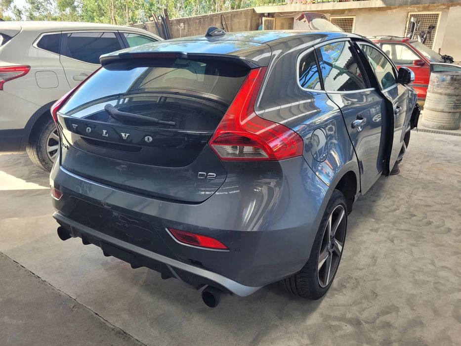 Volvo V40 R-Design 2015 para peças
