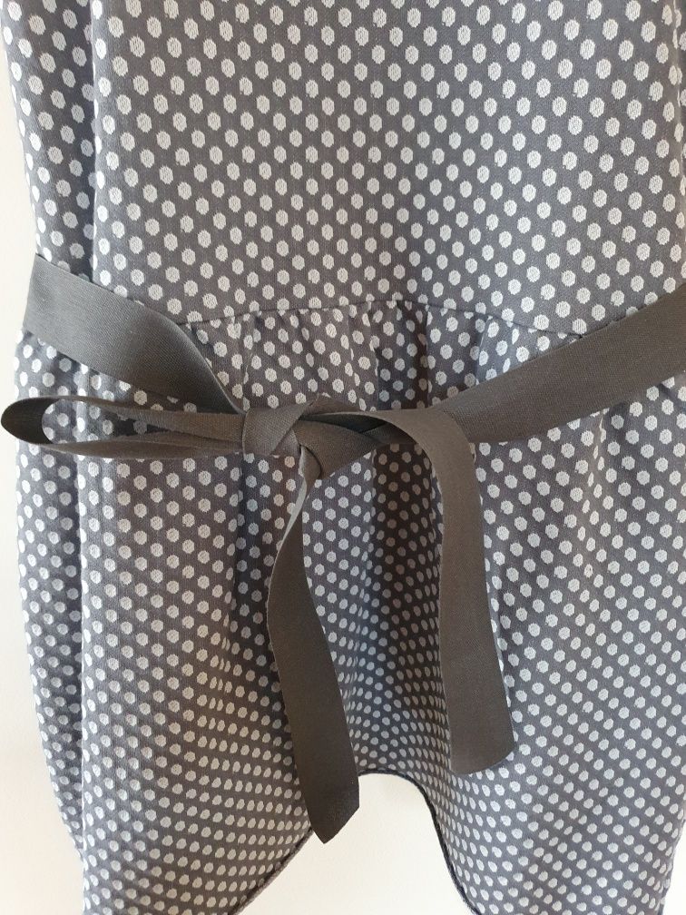 Sukienka Minimu 116 szara w kropki grochy na tiulowej halce nowa