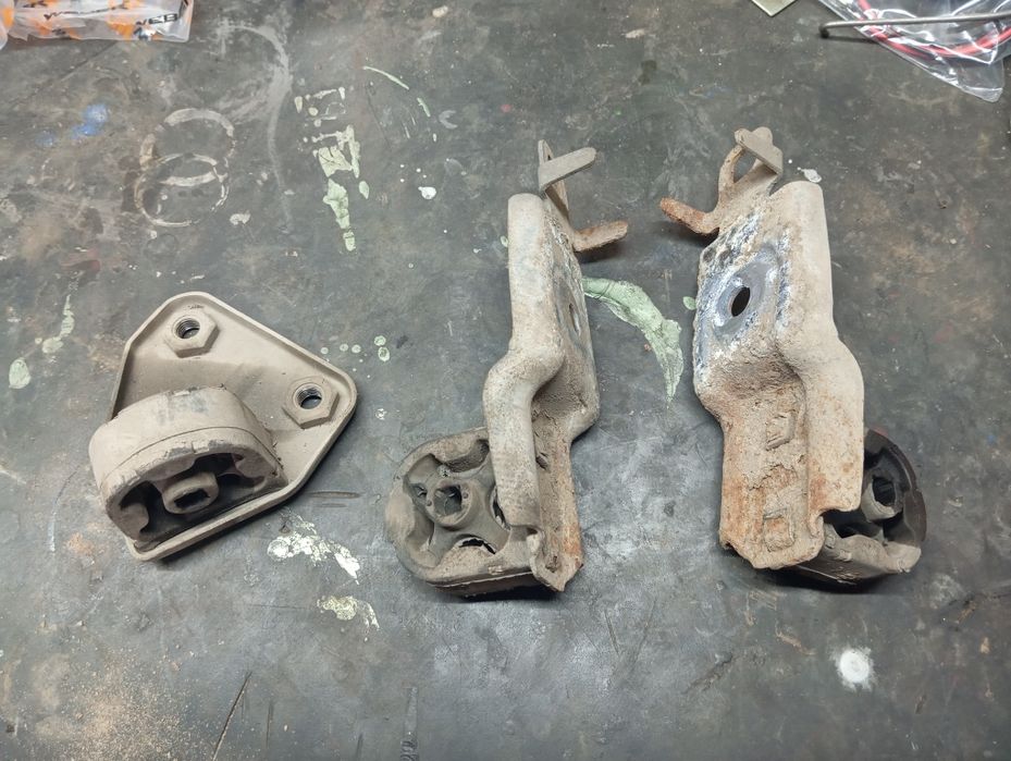 Продам кронштейн кріплення вихлопної труби Jeep Renegade