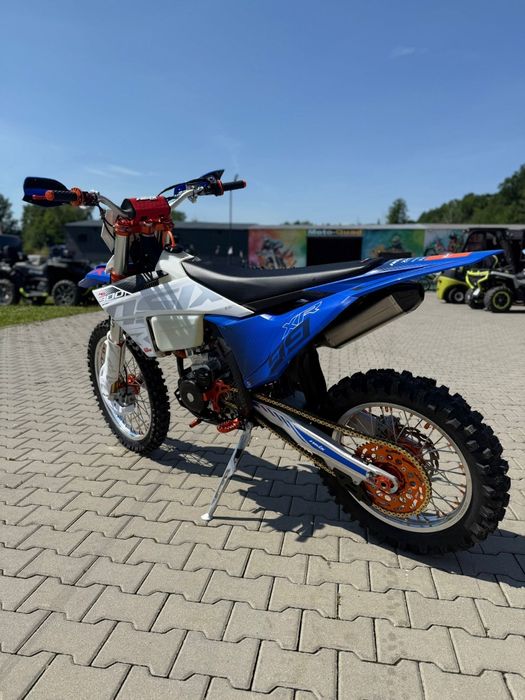 ASIX XR 300cc raty na telefon