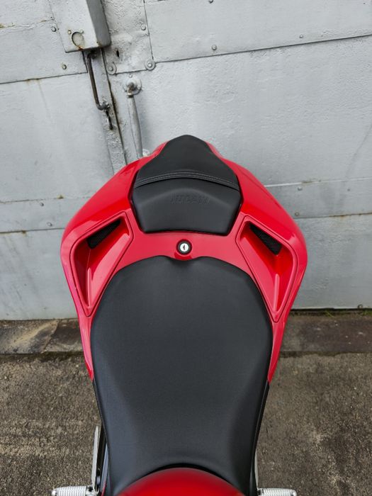 Спортивний мотоцикл. Спортбайк. Ducati 848 evo.