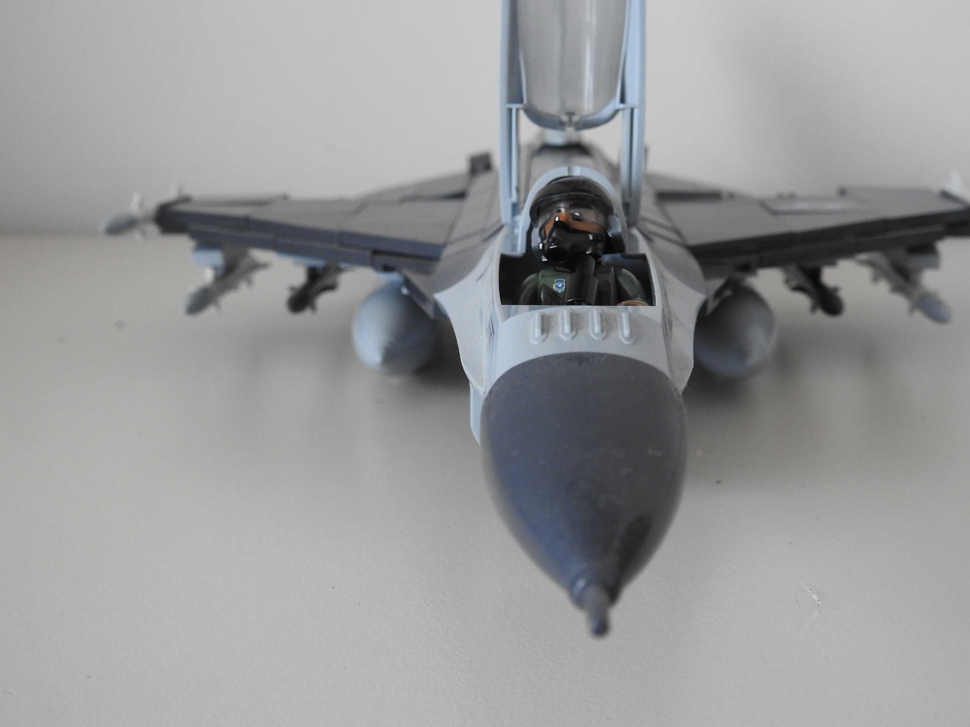 Cobi Myśliwiec F16