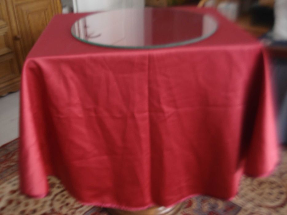 Obrus okragly o srednicy 150 cm