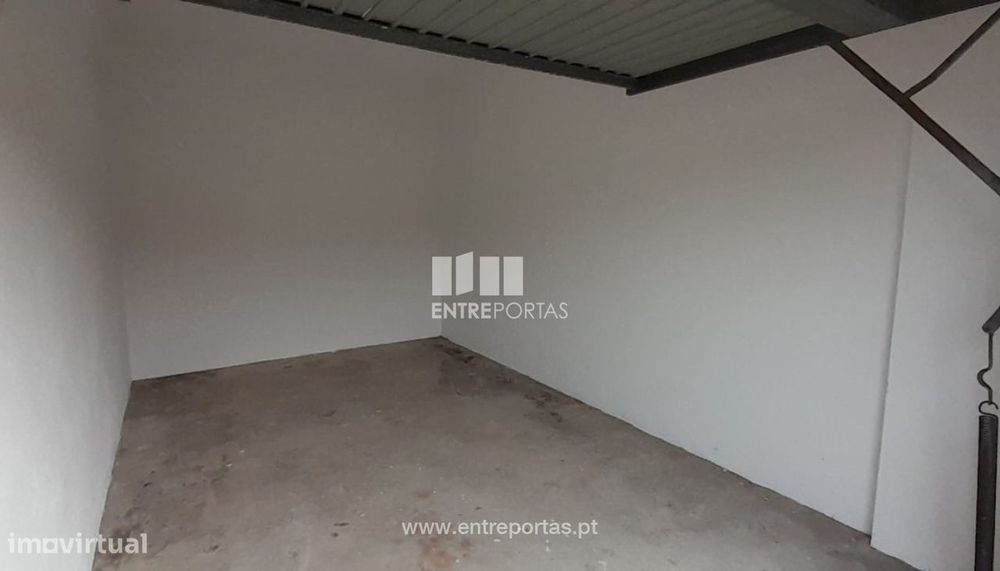 Venda de Garagem Fechada, próxima do centro e do metro Póvoa de Varz