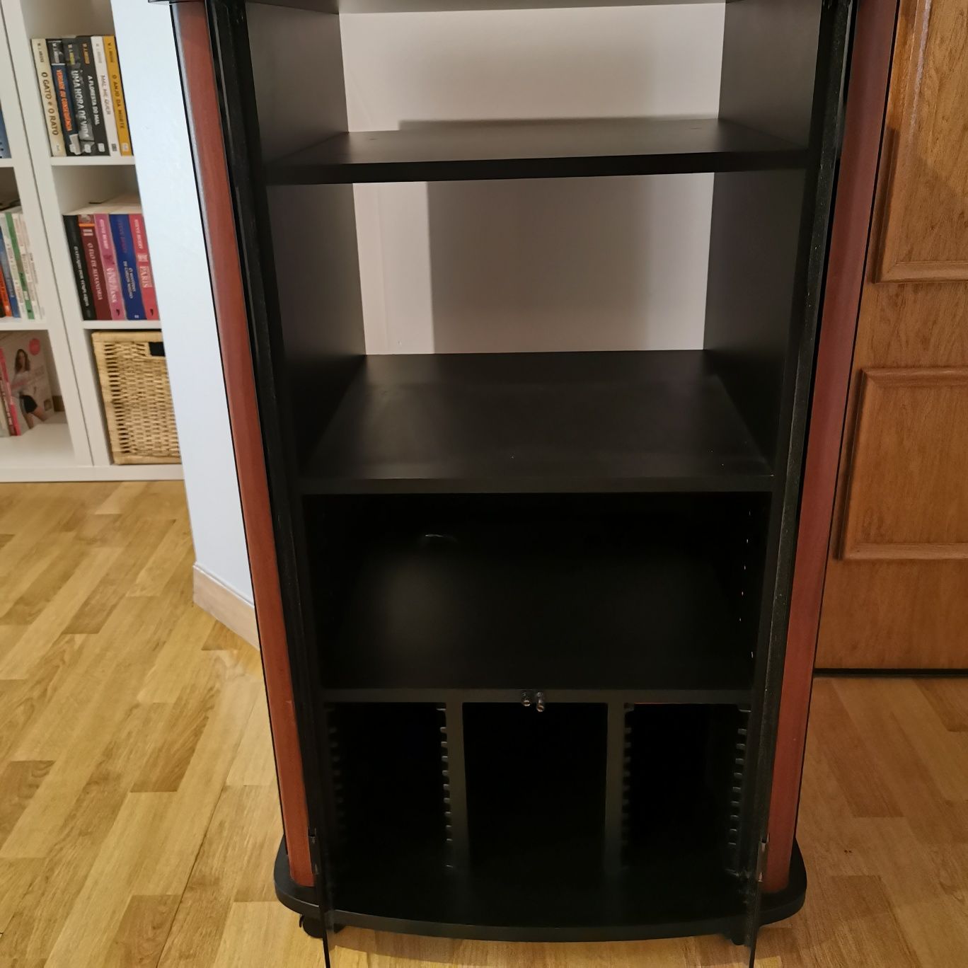 Móvel para aparelhagem
