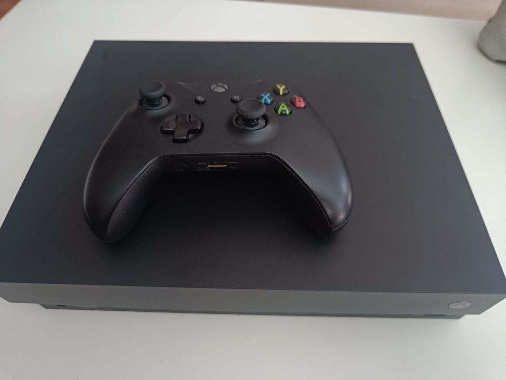 Consola Xbox One X c/ Comando