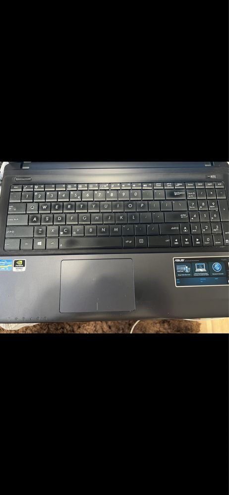 Laptop Asus R503V