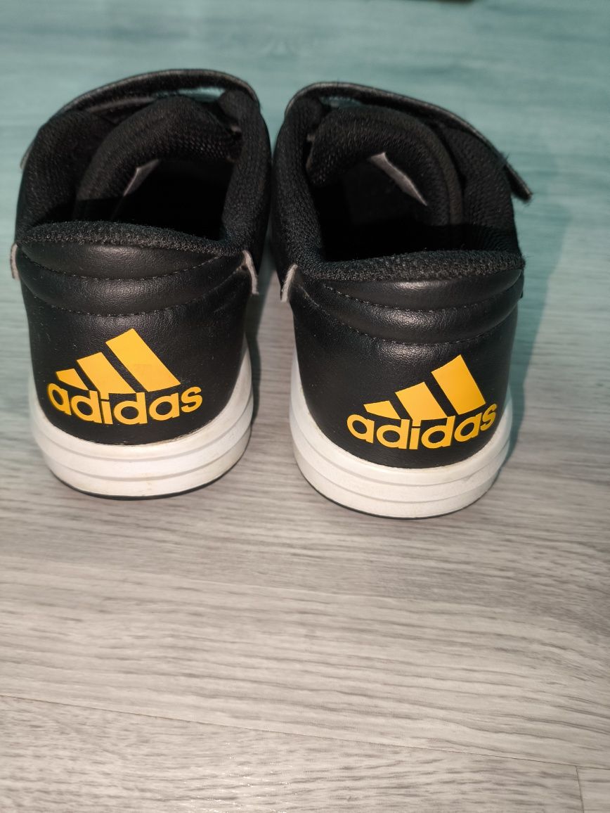 Adidas Buty sportowe  Adidasy chłopięce , dziewczęce rozmiar 31,5
