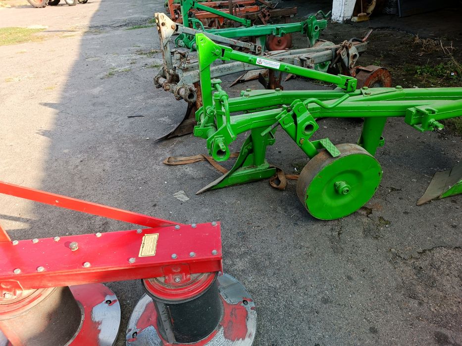 Продам польський плуг 3-30,3-35,грабалка,