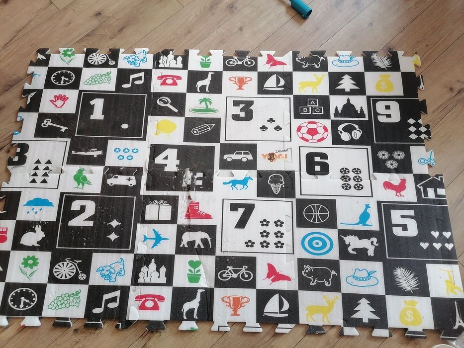 Mata kontrastowa piankowa 115cm x 175cm zniszczona