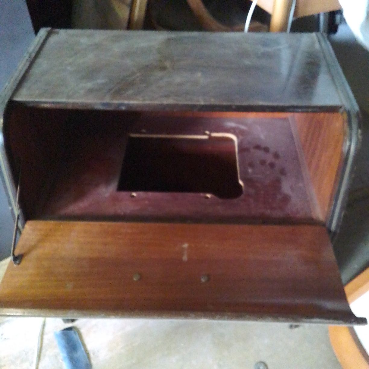 Stara szafka po gramofonie
