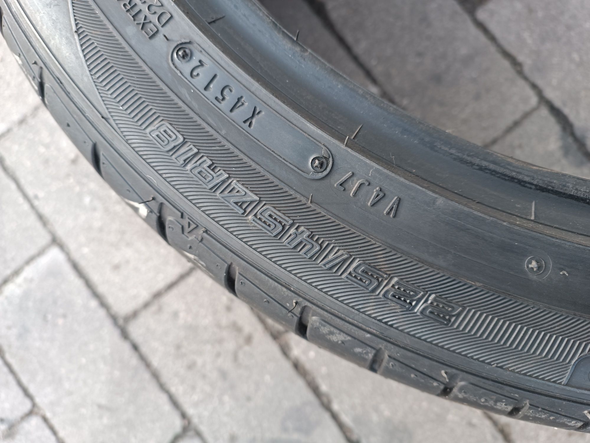 225/45ZR18 Falken Azenis FK453. 225/45R18  95Y