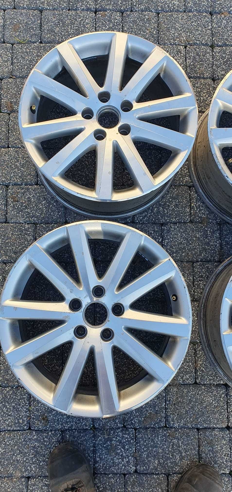 Felgi aluminiowe 17 VW oryginał  plus opony taurus 235/45 R 17 lato