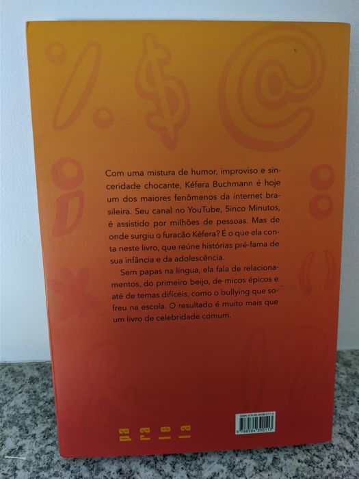 Livro Muito Mais que 5 minutos by Kéfera
Buchmann