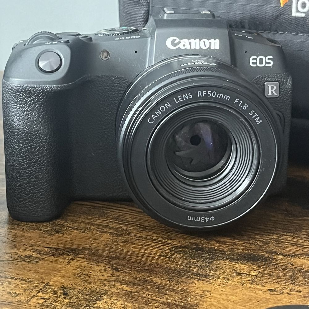 Zestaw Canon Eos RP + 50-700 mm RF f/4 + 50 mm f/1.8 + inne