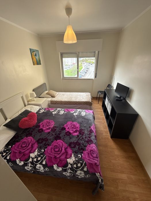 Quarto p casal c/s filho em Odivelas a 600 m da estação