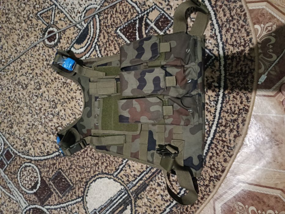 Продам розвантажувальні жилети та плитаноска.