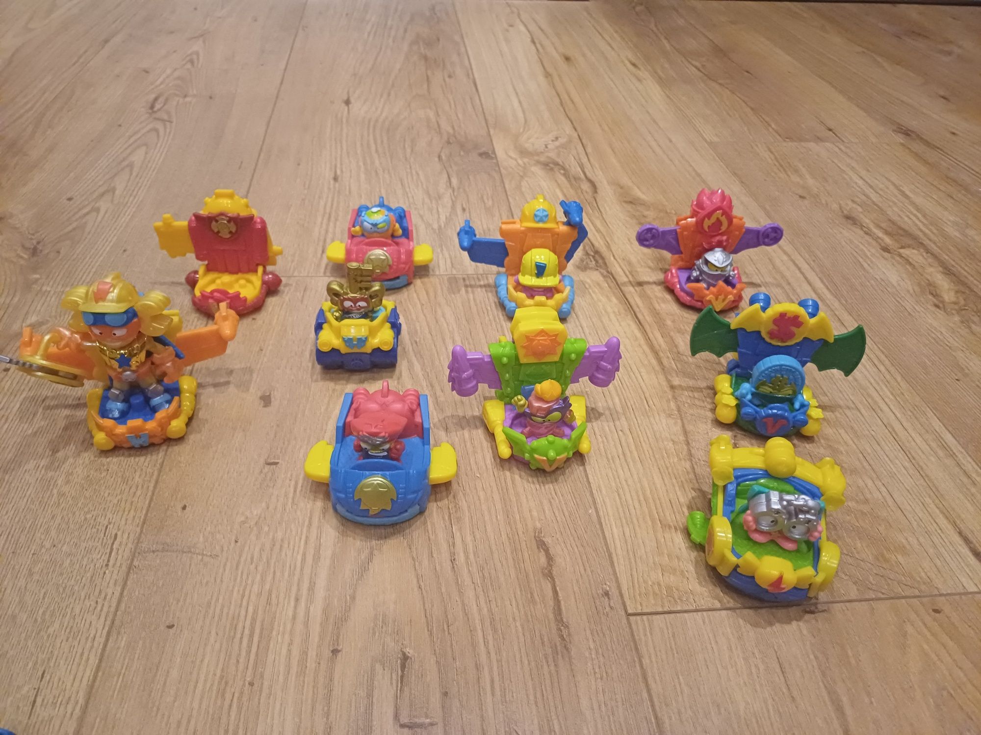 Pojazdy superthings 10 szt.
