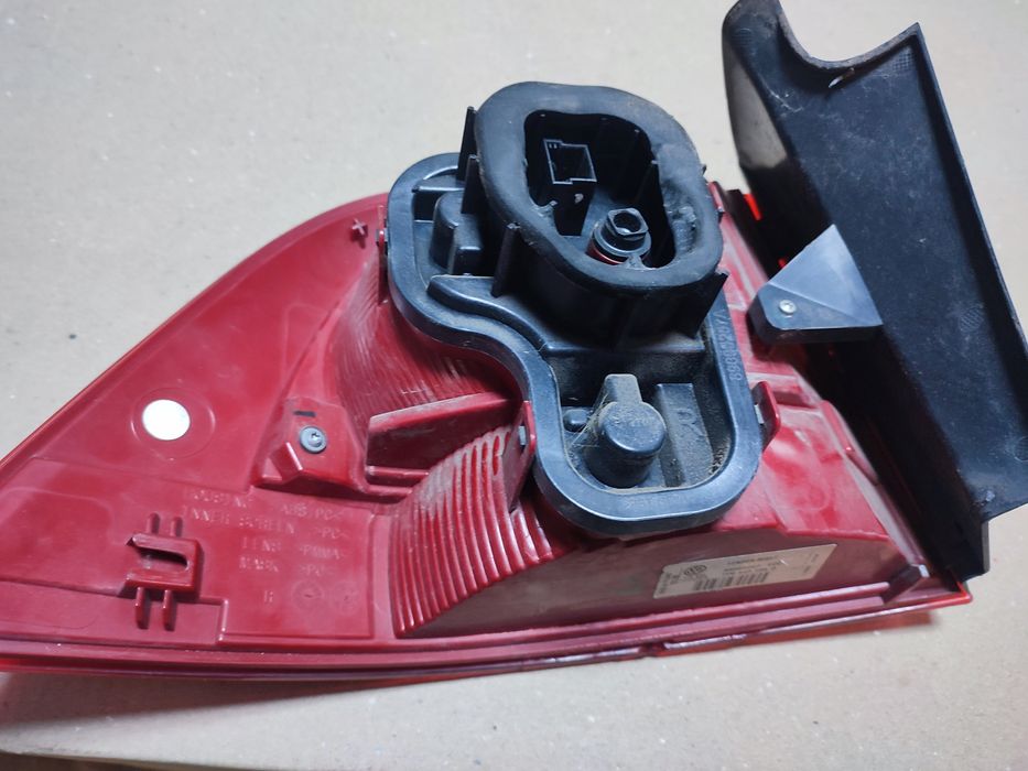 Задній правий ліхтар VW TOUAREG II